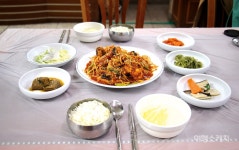 [소문난 먹거리촌 ④]외모는 못났어도 맛과 영양은 으뜸 창원마산 오동동 아구찜 거리