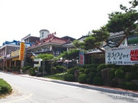 [소문난 먹거리촌⑧] 바람을 몰고 오는 고소함의 끝판왕, 고창 풍천장어 거리