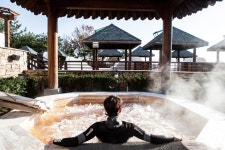 [힐링 여행] 솔바람길 걷고 육백 년 온천에 몸을 맡겨볼까, 예산 온천 여행