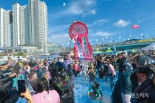 [여름철 대표 축제] 글로벌시장 노리는 문화체육관광부 지정 축제, 제17회 정남진 장흥물축제