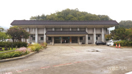 [박물관 기행] 800세 잡수신 진본 하회탈의 활짝 핀 웃음, 안동시립박물관