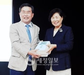 여성세무사회, 개정노동법 전문가 특강…본회에 도서기증 훈훈