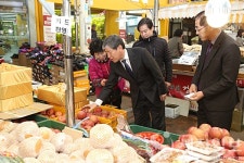 권순박 대구국세청장, 월배시장 찾아 설맞이 장보기 행사