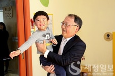 한승희 국세청장, 세종2청사 어린이집 방문…행복 기원