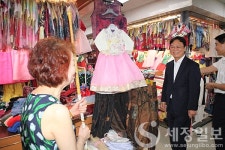 이동신 부산국세청장, 11일 동래시장 찾아 제수용품 구매‧상인들 애로사항 청취