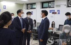 김재철 중부국세청장, 춘천세무서 부가가치세 신고현장 방문…코로나 방역 점검