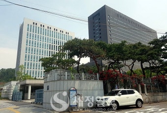 '반도체 기술 유출' 삼성전자 전직 부장 등 구속…檢, 수사 확대