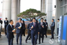 광주국세청, 민원인·청사 입주 공무원 대상 세정홍보 및 커피차 나눔 행사 시행