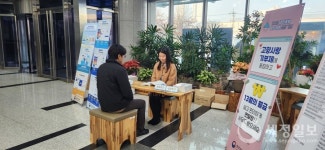 광주국세청, 민원인·청사 입주 공무원 대상 세정홍보 및 커피차 나눔 행사 시행