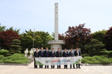 박수복 인천국세청장, 제69회 현충일 앞두고 수봉공원 현충탑 찾아 참배
