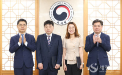 국세청 종소세 AI상담사 상담 100만건 돌파…개발직원 특별승진