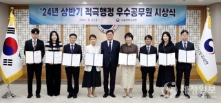 명동거리 노점상 80% 사업자등록 이끌어 낸 국세공무원 상 받았다