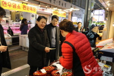 양동훈 대전국세청장, 설 앞두고 전통시장 장보기‧복지시설 찾아 위문