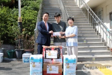 이동운 부산국세청장, 추석명절 앞두고 장애인 거주시설 성우원 찾아 위문