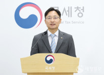 국세청 역사상 최대…'선박왕' 권혁, 해외 선박 담보로 8천억대 체납 받아낸다