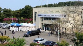 9만리 타향에서 날아온 파란눈의 사나이를 통해 찬미받으소서
