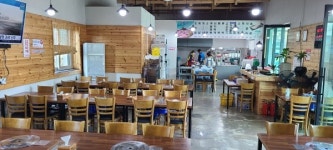 식당을 마을공동체 복원의 센터로 자리매김