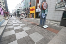 무사증 중단 1년…외국인 빈자리 채운 내국인이 귀하신 몸 됐다