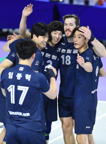 남자 프로배구 '대한항공·현대캐피탈'…이변의 연속