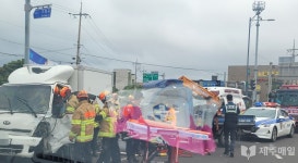 제주 구좌읍사무소 앞 1톤 차량끼리 쾅