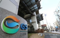 GS, 편의점·홈쇼핑 1위 아성 흔들...허연수, 무리한 투자 후유증?