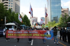 자진상폐 추진 락앤락, 소액주주는 반발-노동조합은 투쟁 중