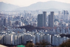 부동산 묶인 가계자산 70%…집값 상승, 자산 격차·소비 위축 요인