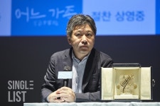 어느 가족 고레에다 히로카즈 아베의 침묵, 영화 본질과 상관없다