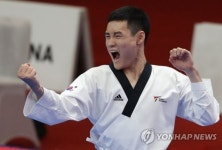 [아시안게임] 강민성, 태권도 품새 남자 개인전 金…초대 챔피언 등극