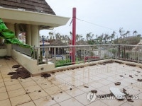 [슈퍼태풍 위투] 사이판 공항 폐쇄로 韓관광객 1000명 고립…대피하던 시민 사망