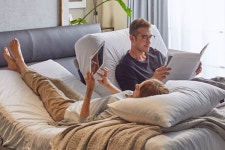 홈루덴스족 증가...거실 인테리어 살리는 가전가구 뜬다