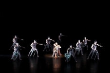 연극 보이첵, 6년만에 국내 공연....피지컬 씨어터의 정수