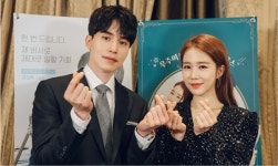진심이 닿다 이동욱♥유인나, 우주까지 닿을 설렘 투샷...손가락 독려 눈길