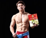 씨름열풍에 광고도 인기...훈남 박정우 의성마늘만두 유튜브 CF 300만뷰