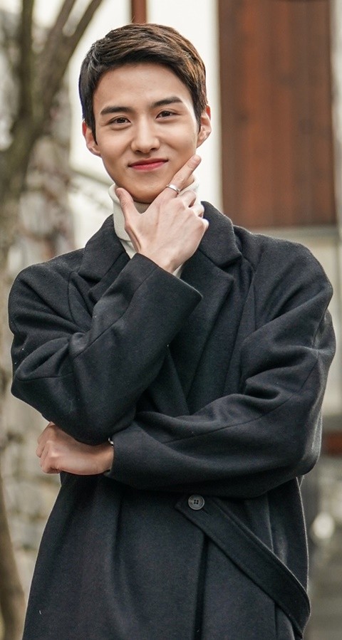 펜타곤 후이, 뭉쳐야 찬다4 촬영 중 코뼈 골절…활동 잠정 중단 - 큐브엔터테인먼트 발표
