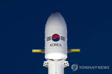 軍전용 통신위성 아나시스 2호 발사…스페이스X 로켓에 실려