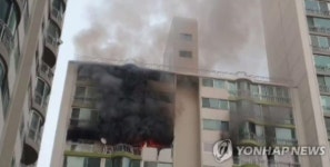 군포 산본동 백두한양아파트, 화재 발생…2명 추락으로 사망