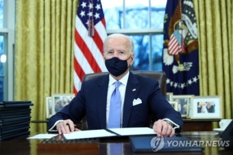 바이든, 파리기후협약·세계보건기구 복귀 서명…'트럼프 지우기' 나섰다