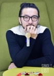 [포토] 게릴라즈 염정업 비닐장판도 훌륭한 소품