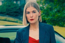 퍼펙트 케어 로자먼드 파이크, 골든글로브 여주 후보...인생캐 탄생기 공개