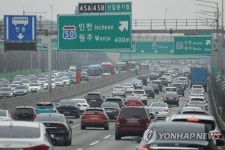 귀경길 고속도로 곳곳 정체…부산→서울 4시간30분