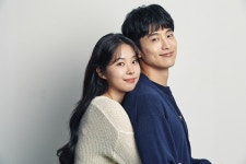 사랑에 나이 차 중요? 미혼남녀 56% 중요치 않다...허용 가능 차이는