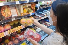 이마트24, 반찬부터 과일 1+1...초저가 생필품 확대