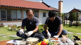 한국인의 밥상 앞치마 두른 아빠, 부엌으로 출근하는 남자들
