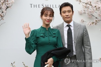 이민정, 남편 이병헌 이어 코로나19 확진…홍윤화 '자가격리'