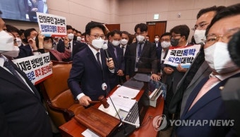 검수완박법, 심야 법사위 통과…소위 통과한 '민주당案' 그대로