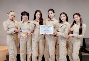 아이브, 한터차트 실버 인증패 수상...'4세대 걸그룹 대표' 존재감 제대로