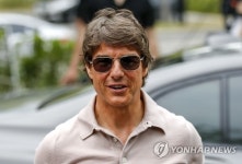 톰 크루즈, 오늘(17일) 김포공항 입국...변함없는 팬서비스 세례