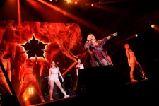 CL, 日 '서머소닉 2022' 출격...오사카-도쿄서 강렬 무대 선사