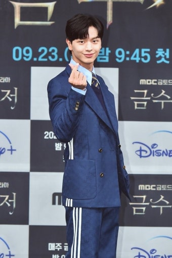 '금수저' 육성재 